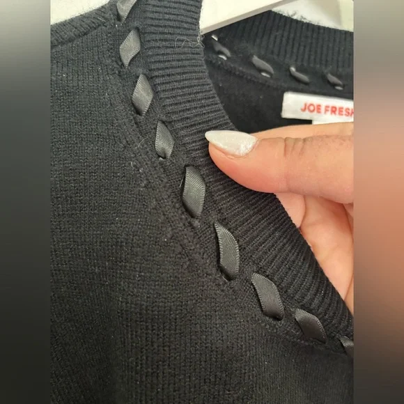 Joe Fresh Sweater 🖤 - Picture 3 of 6
